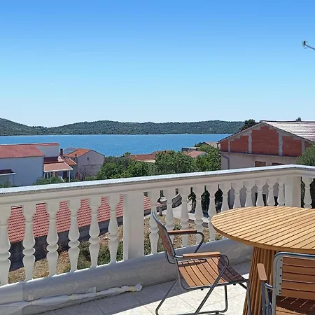 Stunning In With Wifi Appartement Pirovac